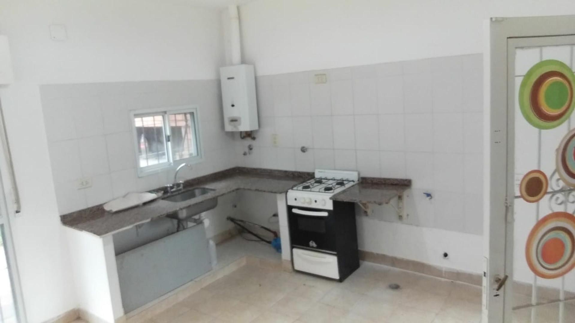 CASA DE 2 DORMITORIOS EN BARRIO GRAFICO