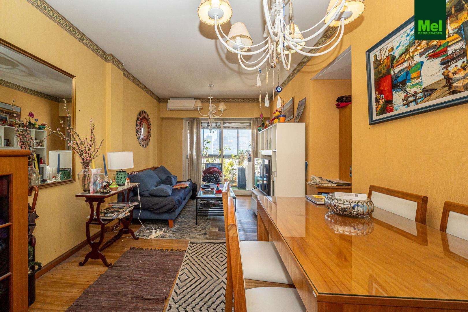 Departamento 3 ambientes con cochera fija y cubierta.