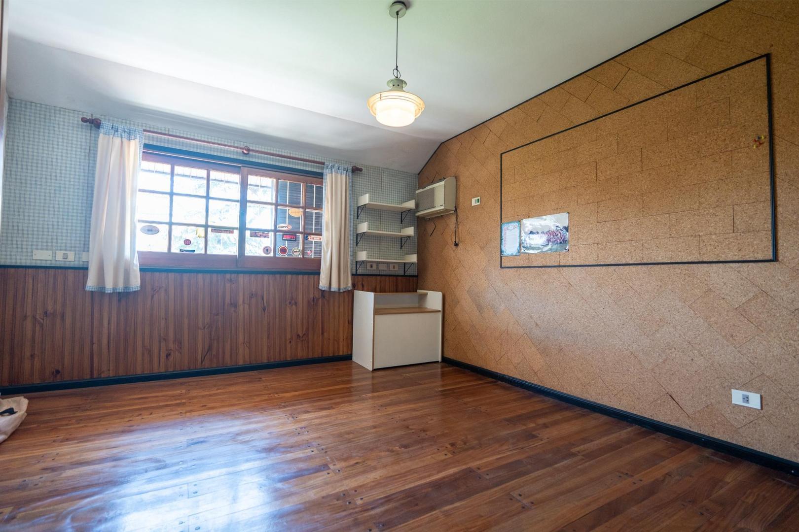 Casa 5 ambientes con 3 baños