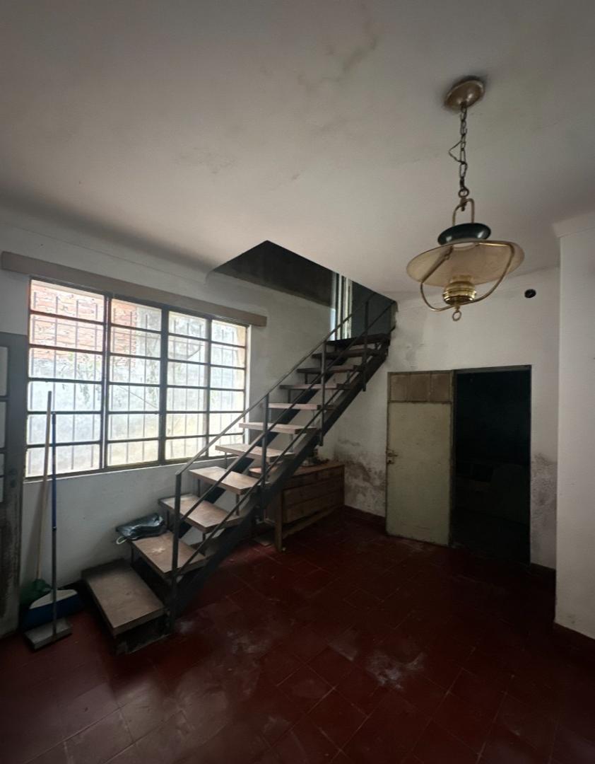 Casa 3 Dorm, jardin al frente, cochera y patio - Alberdi 71