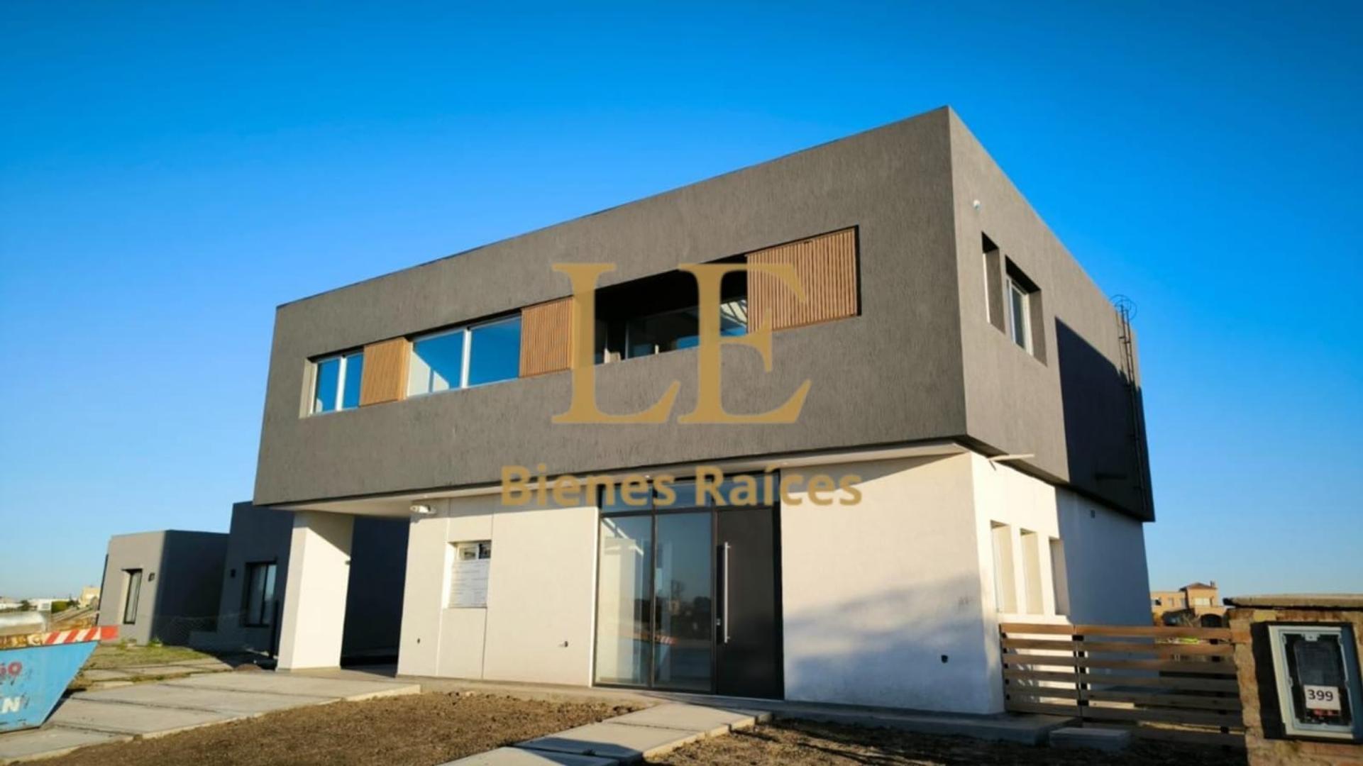 Casa en Venta con 6 cocheras