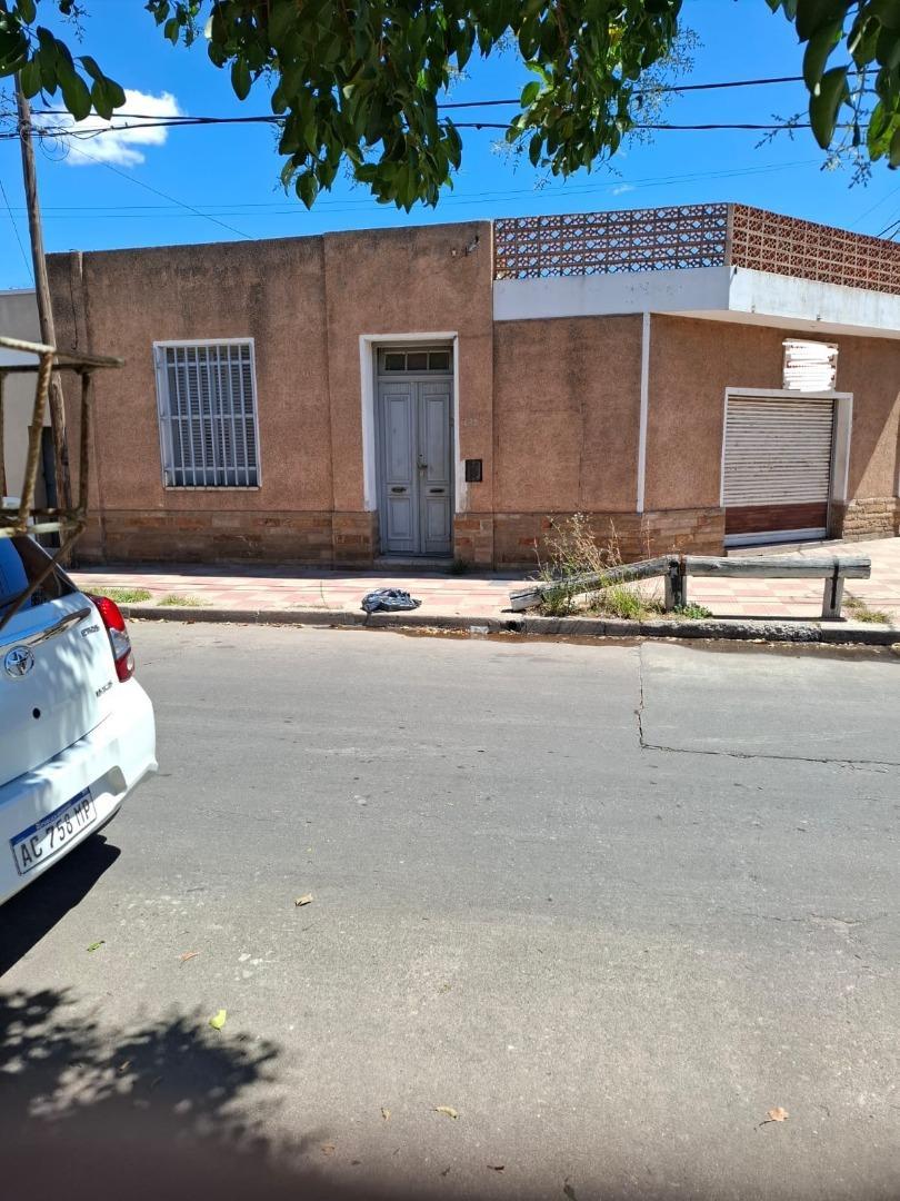 CASA ESQUINA A REFACCIONAR + DPTO TIPO DÚPLEX
