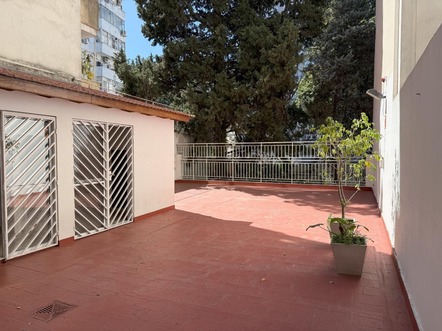 Alquiler Departamento  4 amb con cochera y patio Caballito