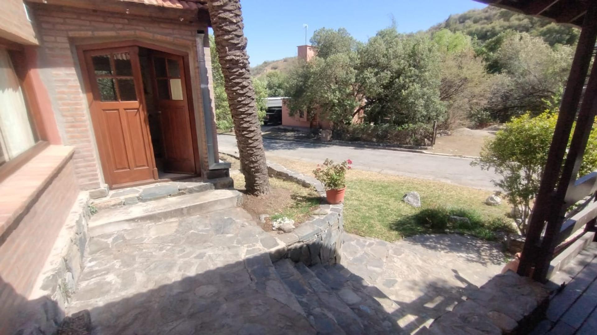 Casa 3 ambientes con 2 baños