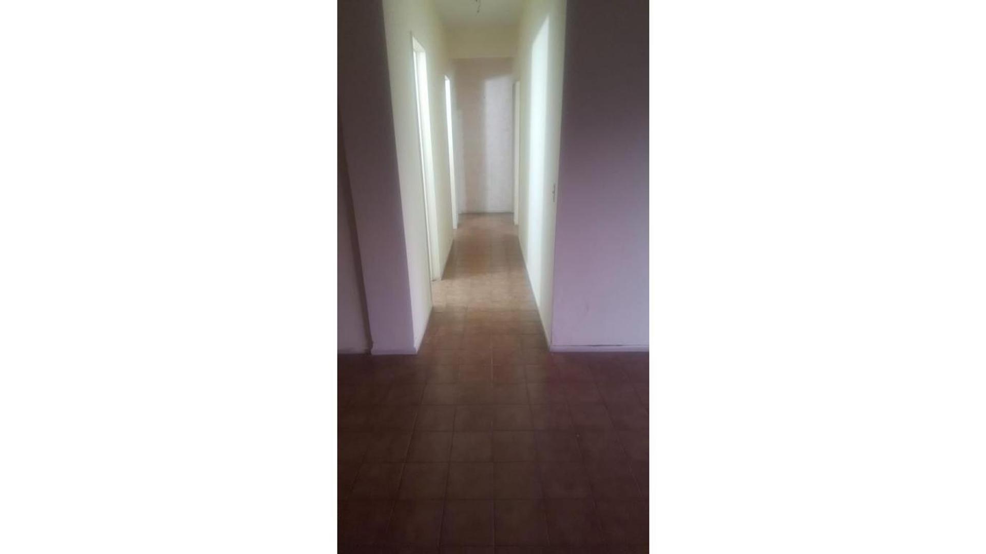 Depto 4 amb con cochera - Muy Bueno y Luminoso