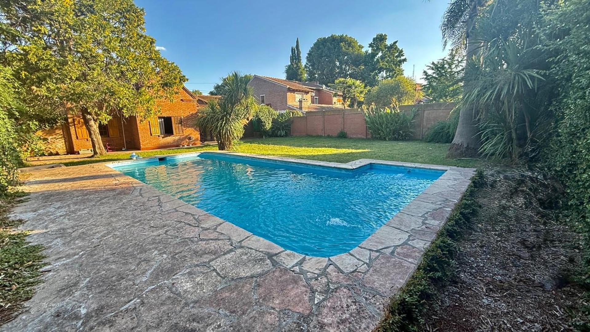 Casa en Venta con 1 cochera