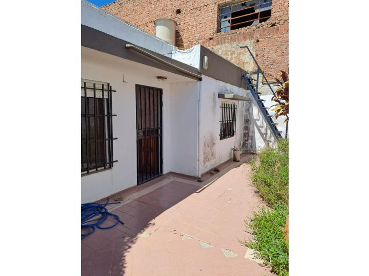 Casa de pasillo a refaccionar - Barrio Ludueña - Rosario
