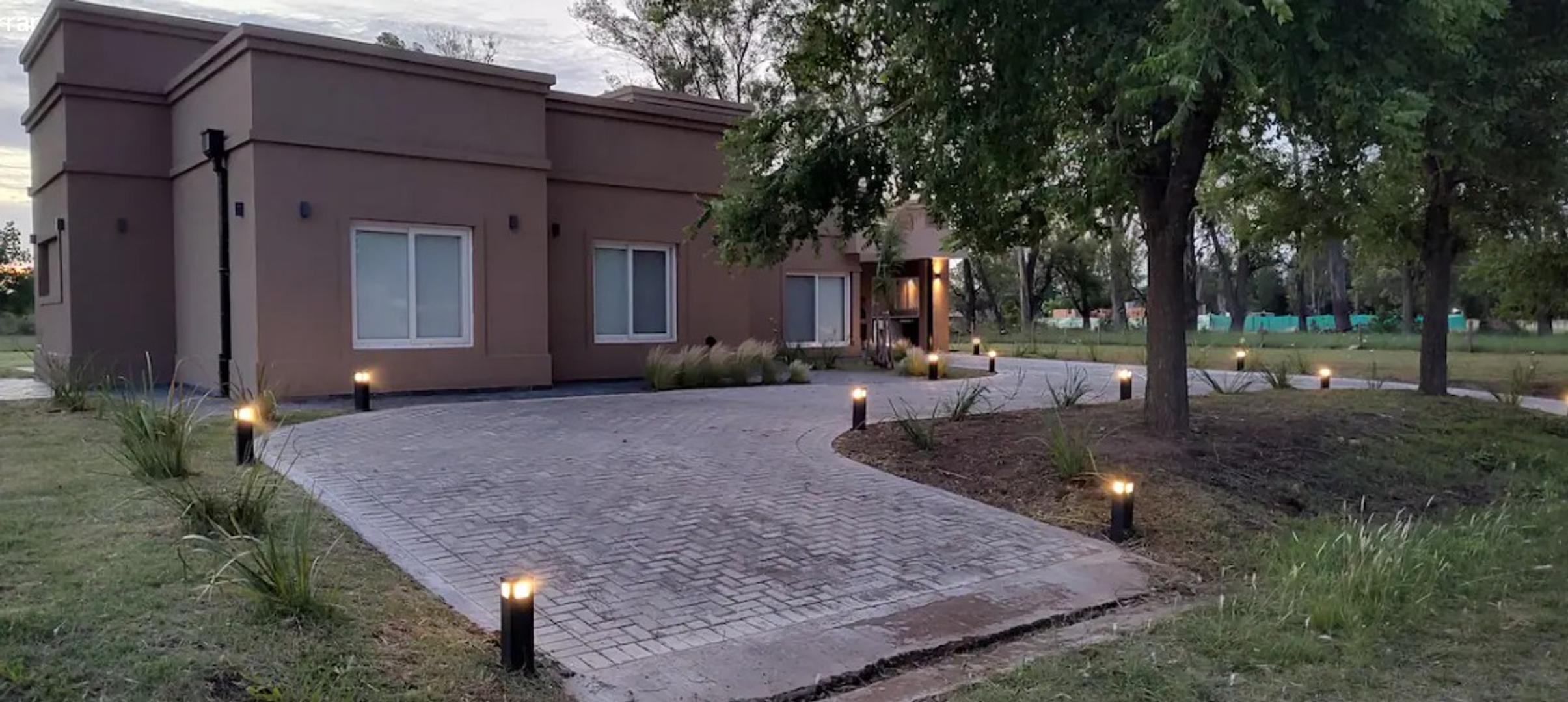 Casa en Venta con 1 cochera