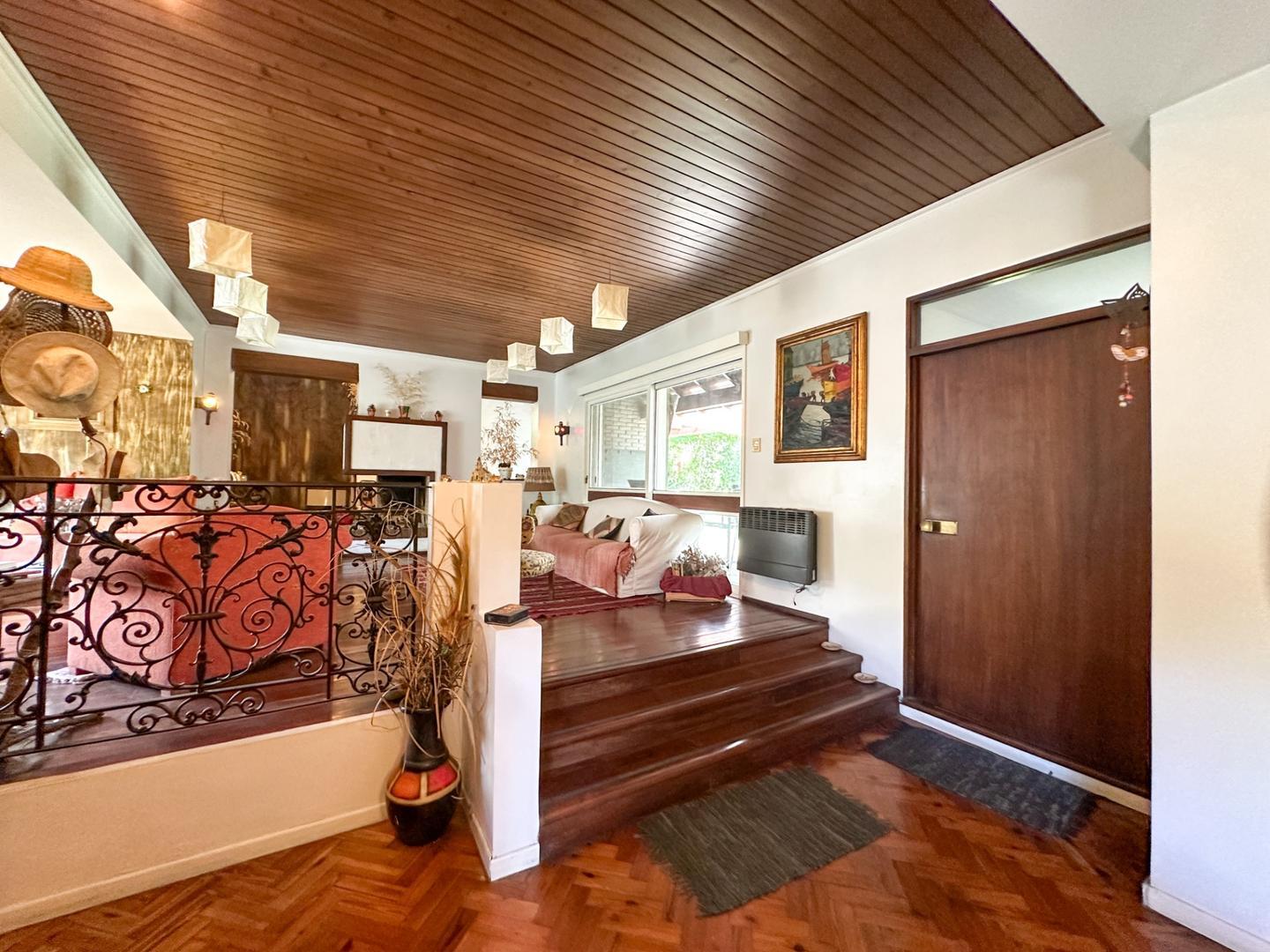 Casa en Venta con 4 cocheras