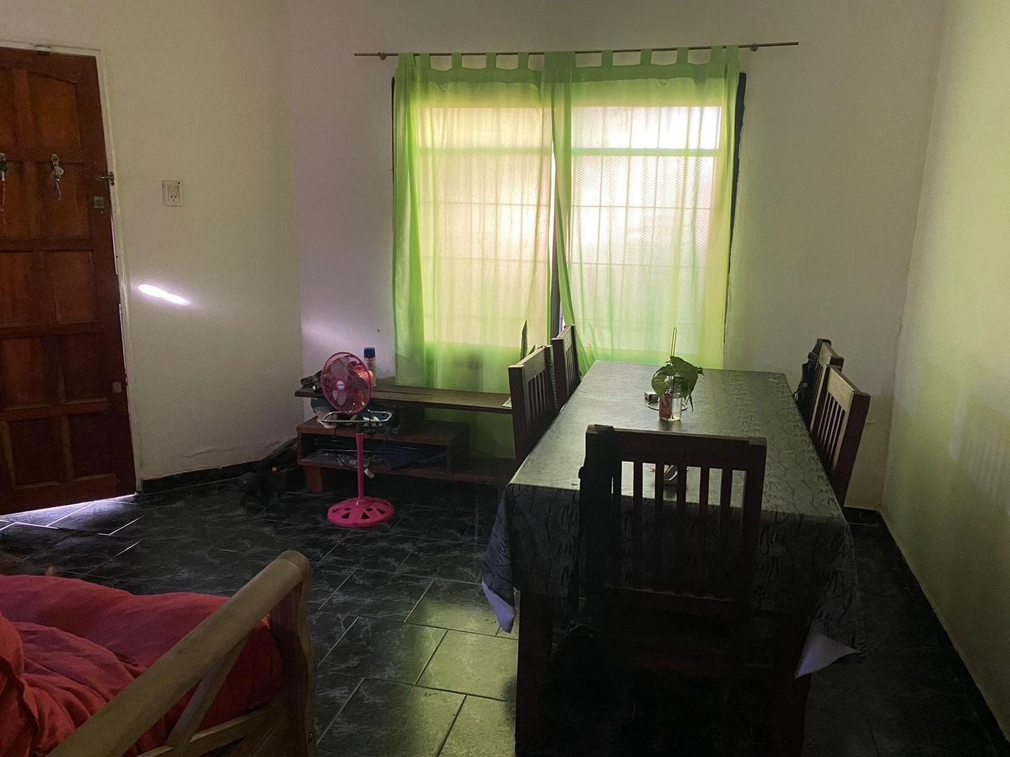 Casa 2 ambientes con 1 baño