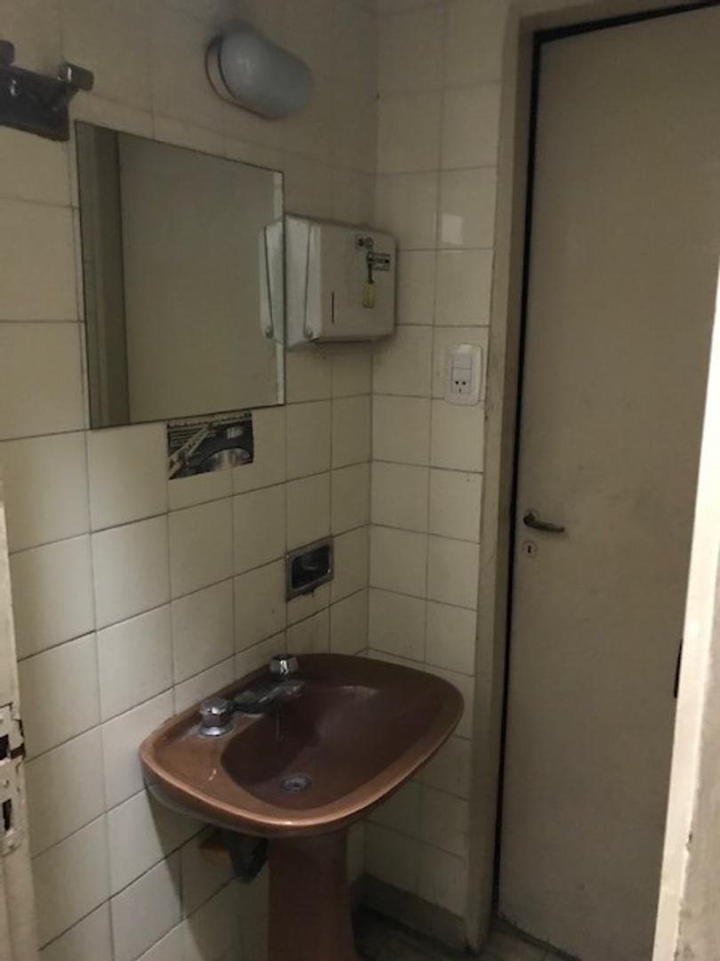 Galpon c/salida a la calle eleodoro lobos. 3 plantas