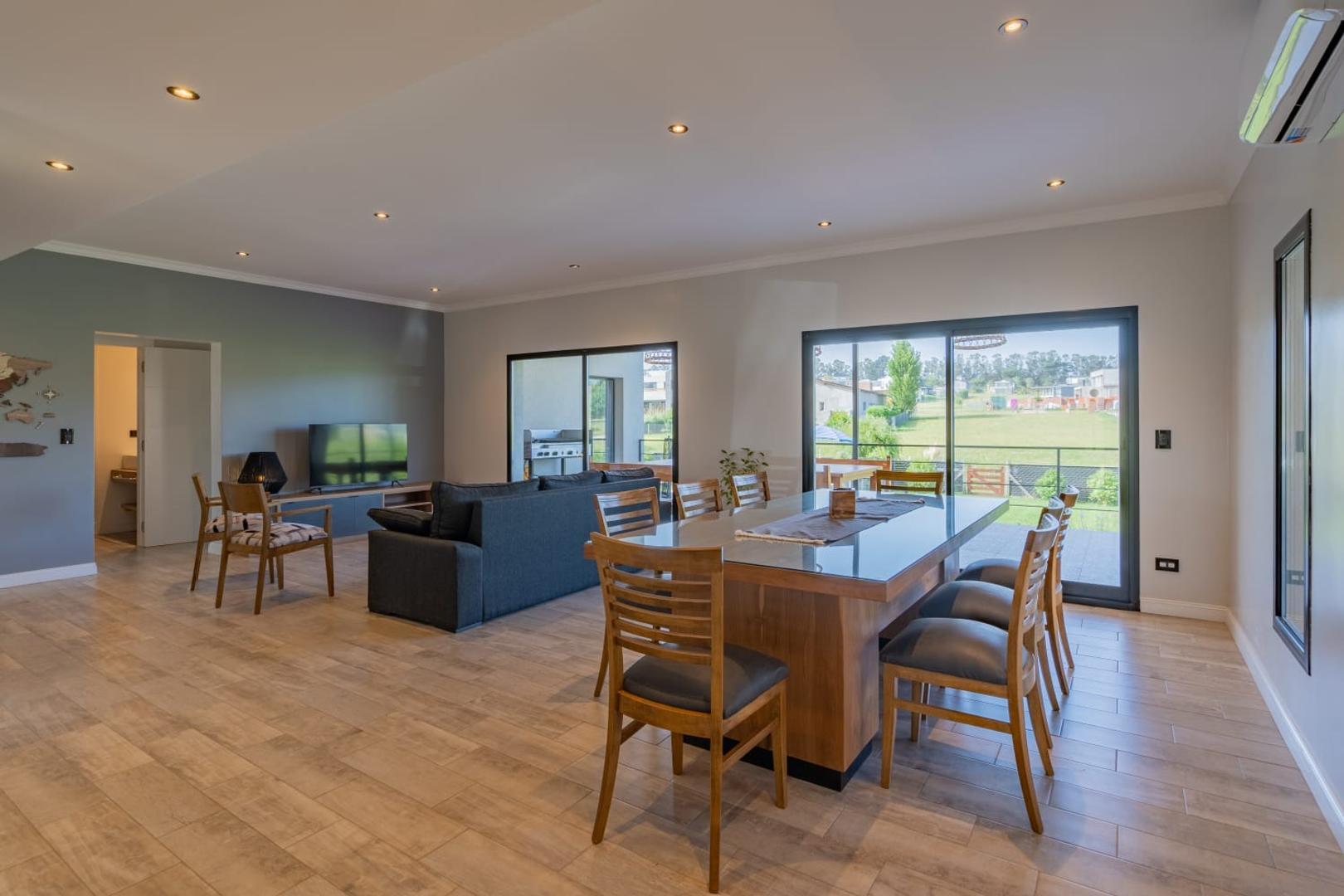 Casa en Alquiler Temporal con 6 cocheras