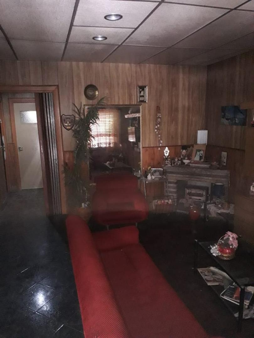 Casa tres dormitorios venta Castelar