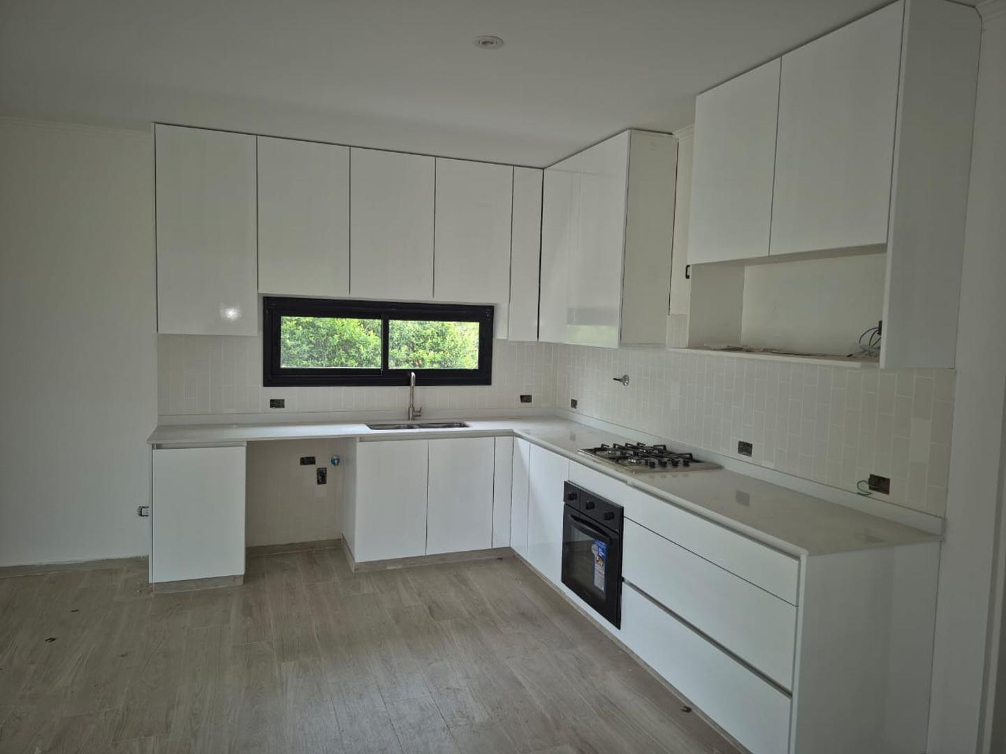 Casa en Venta con 4 cocheras