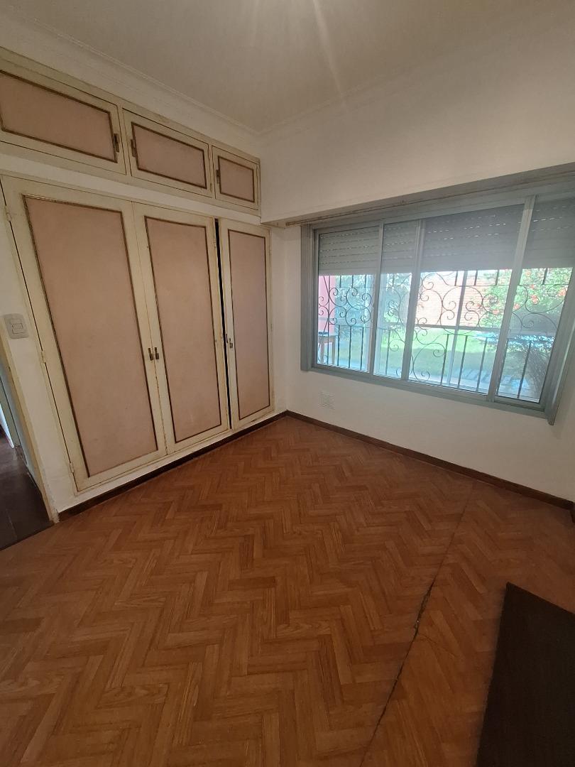 Casa en Alquiler con 2 cocheras