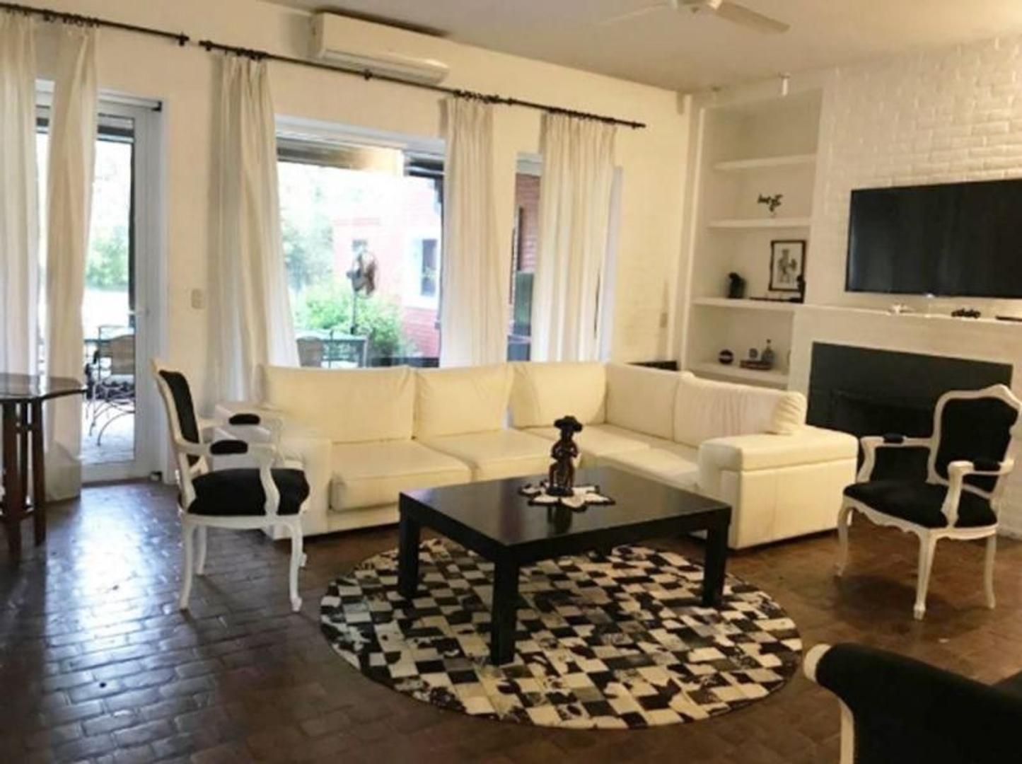 Casa 4 ambientes con 4 baños