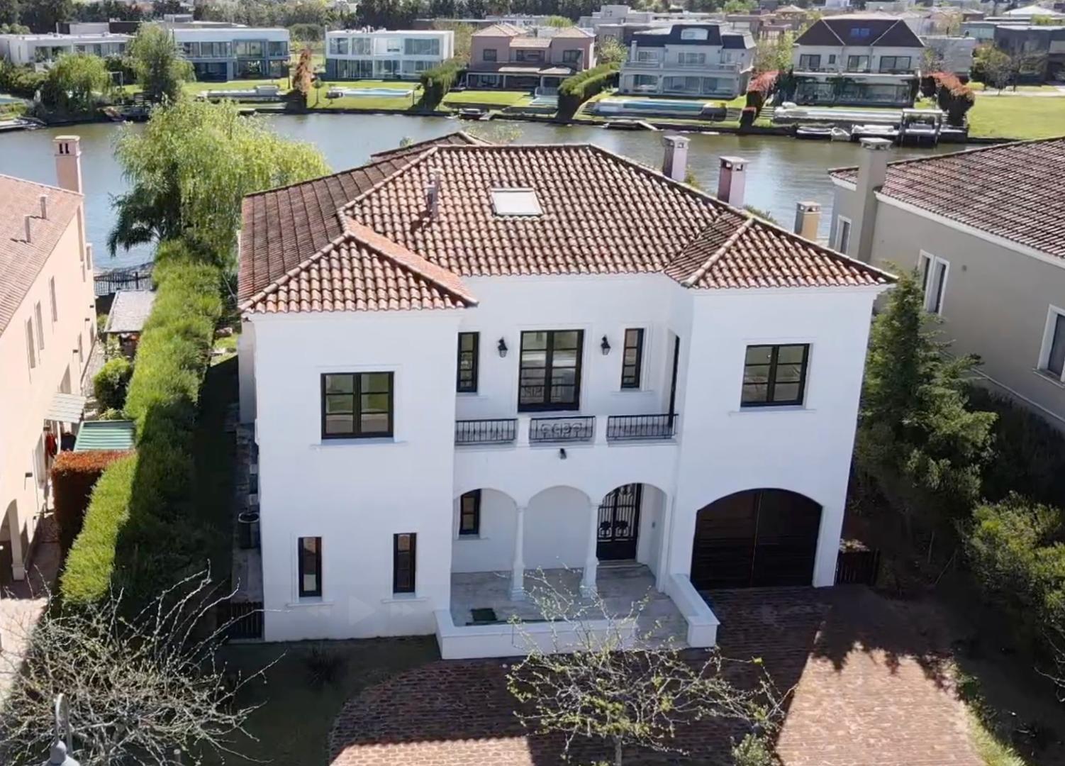 Venta casa 7 ambientes, Cabos del Lago, lago central