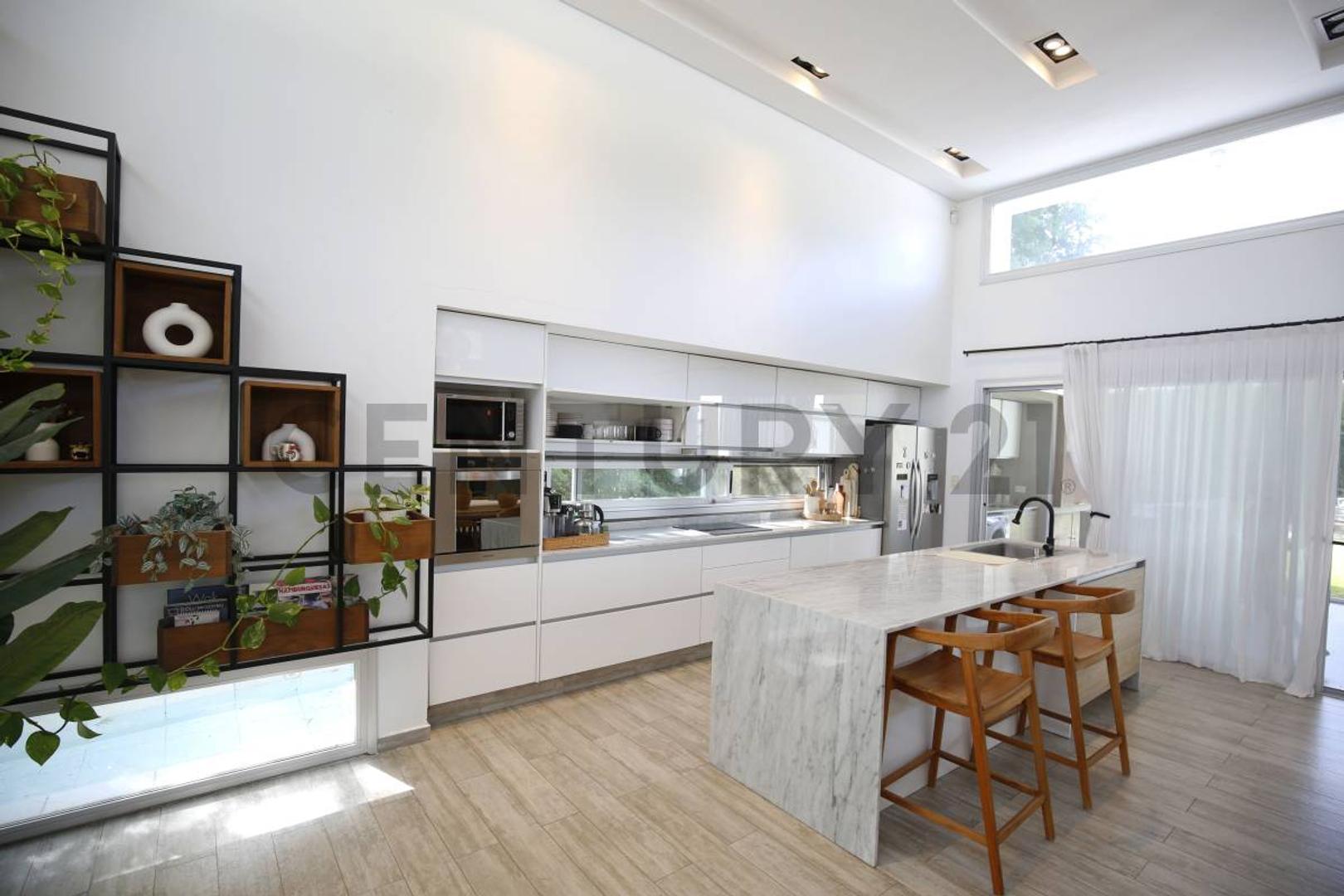 Casa 5 ambientes con 3 baños