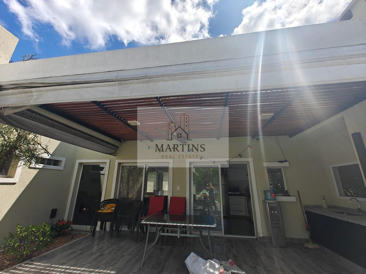 Casa 5 ambientes con 3 baños