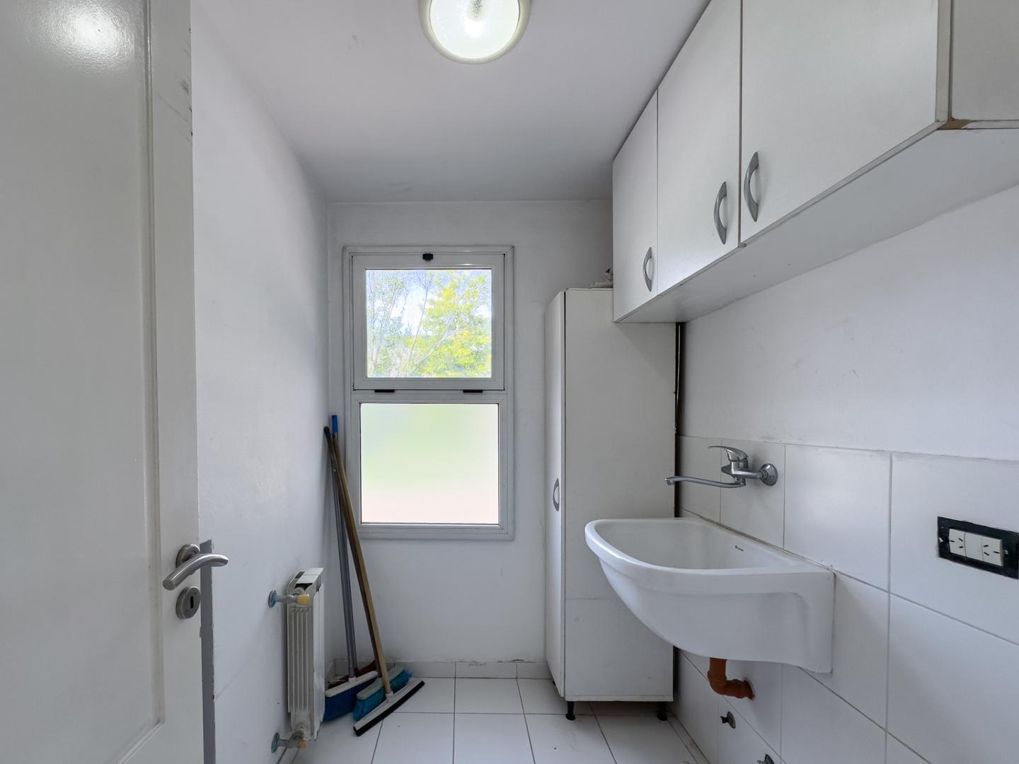 Casa en Venta con 6 cocheras