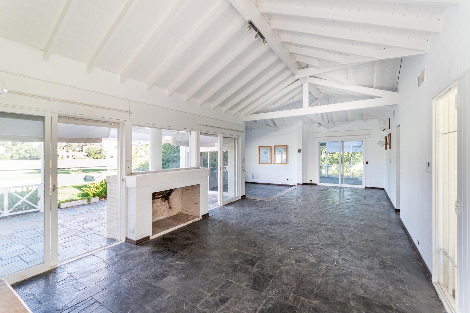 Au Acceso Oeste Km 42