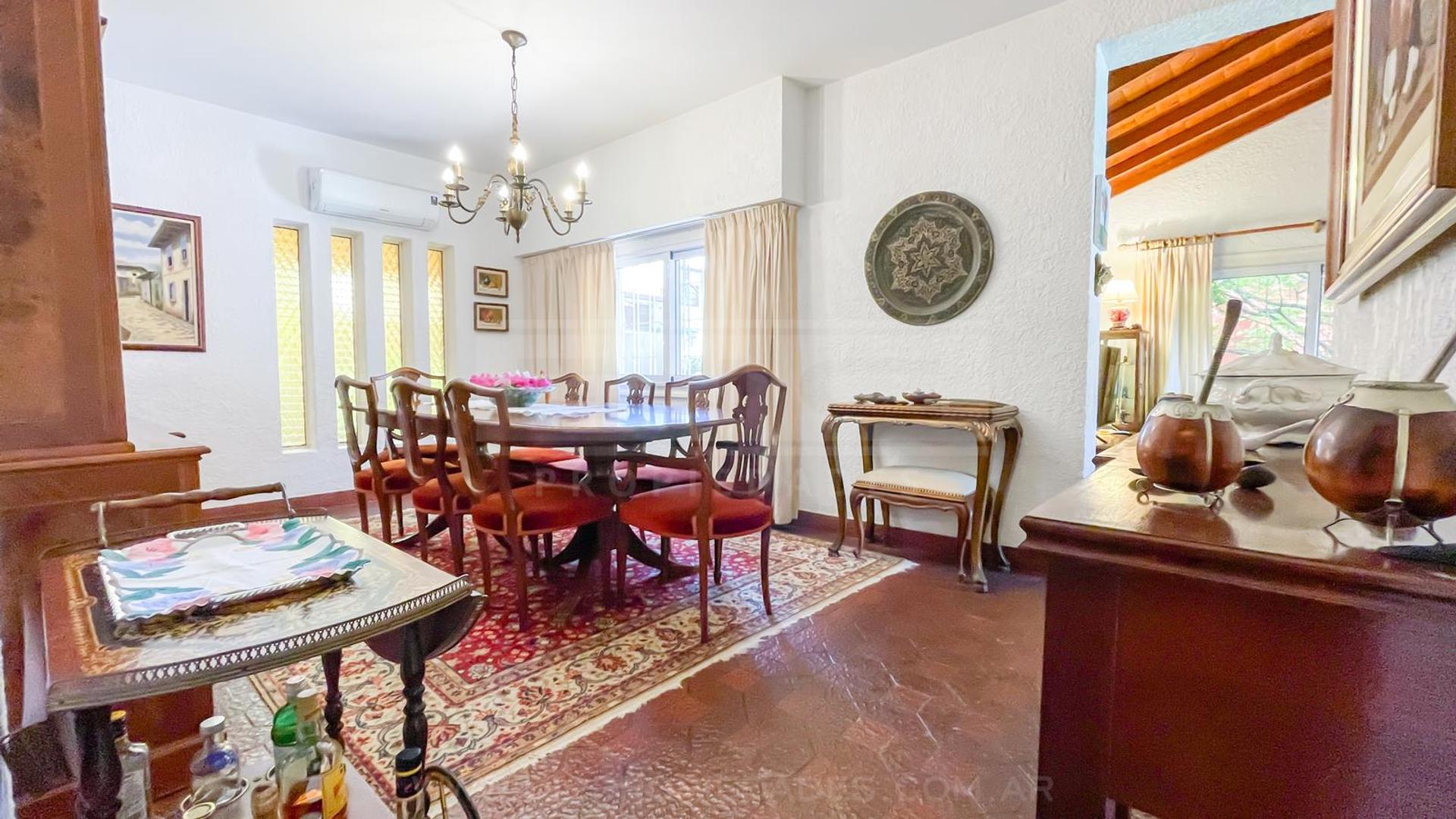 Casa 7 ambientes con 4 baños