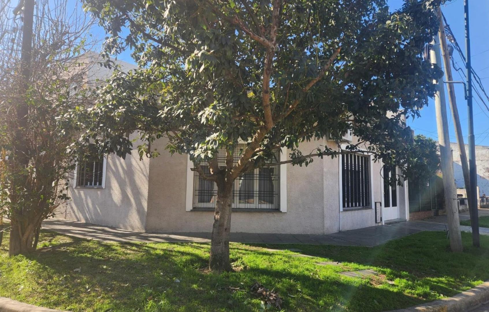 Casa en venta 4 ambientes en Martinez