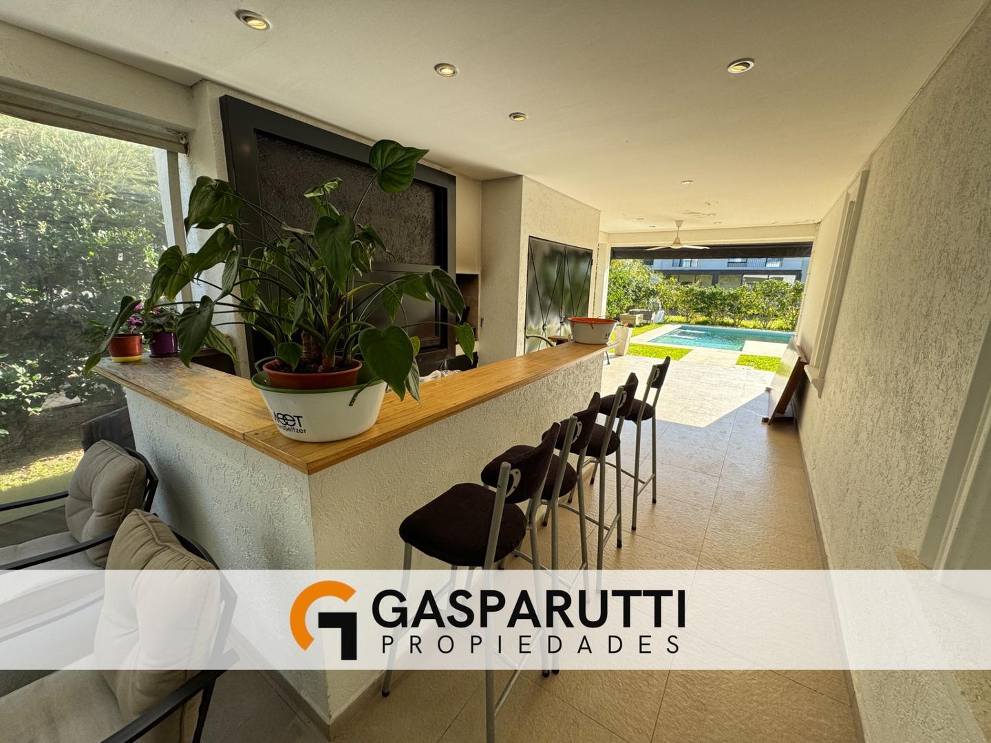 Casa en Venta con 4 cocheras