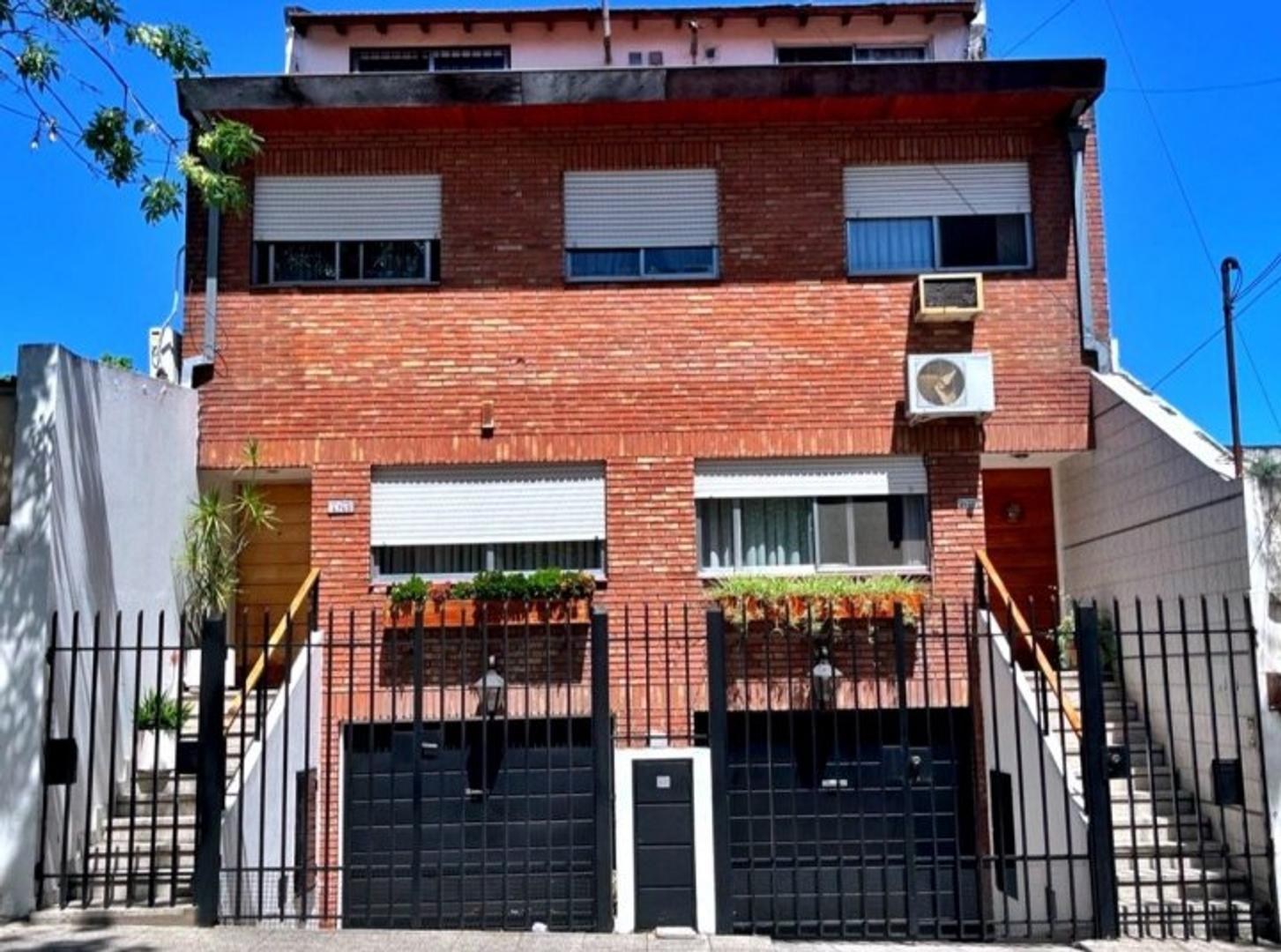 VENTA TRIPLEX SIN EXPENSAS / PARQUE AVELLANEDA / 5 AMBIENTES / CON PATIO / APTO CREDITO HIPOTEC...