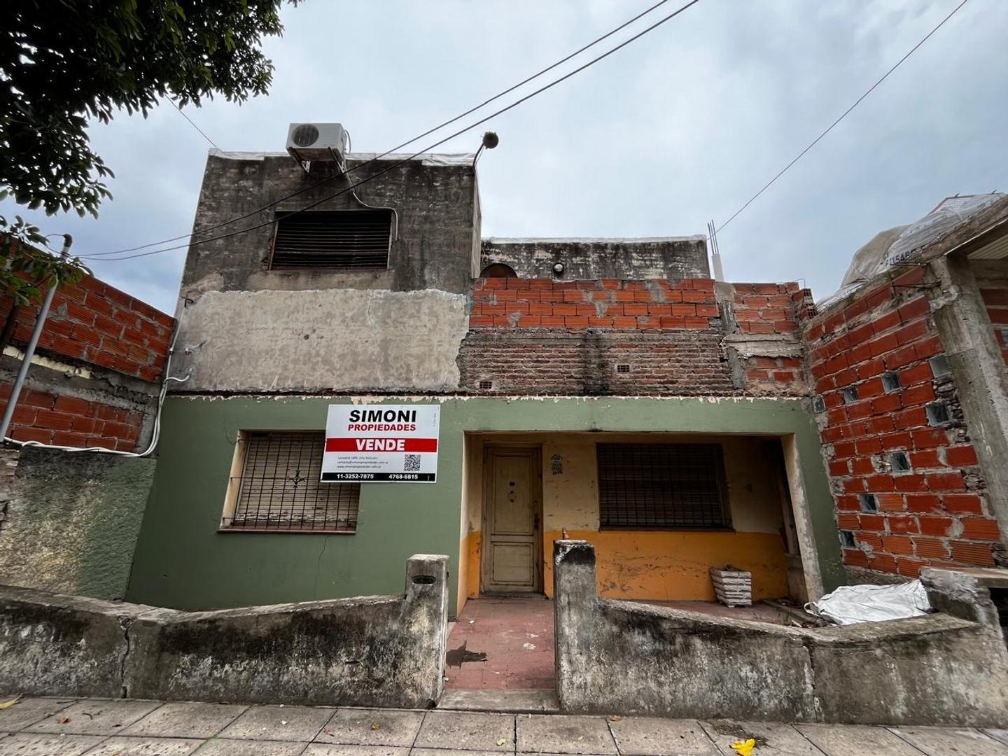 CASA + DEPTO DE 3 AMBIENTES A REFACCIONAR LOTE 10 x 32