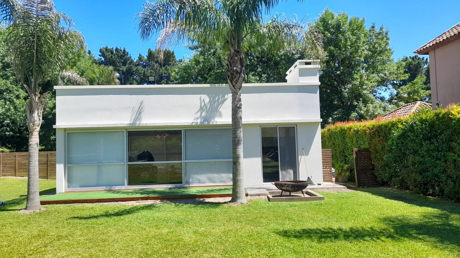 CASA 7 AMBIENTES EN BARRIO "VILLAGE DEL PARQUE" HUDSON