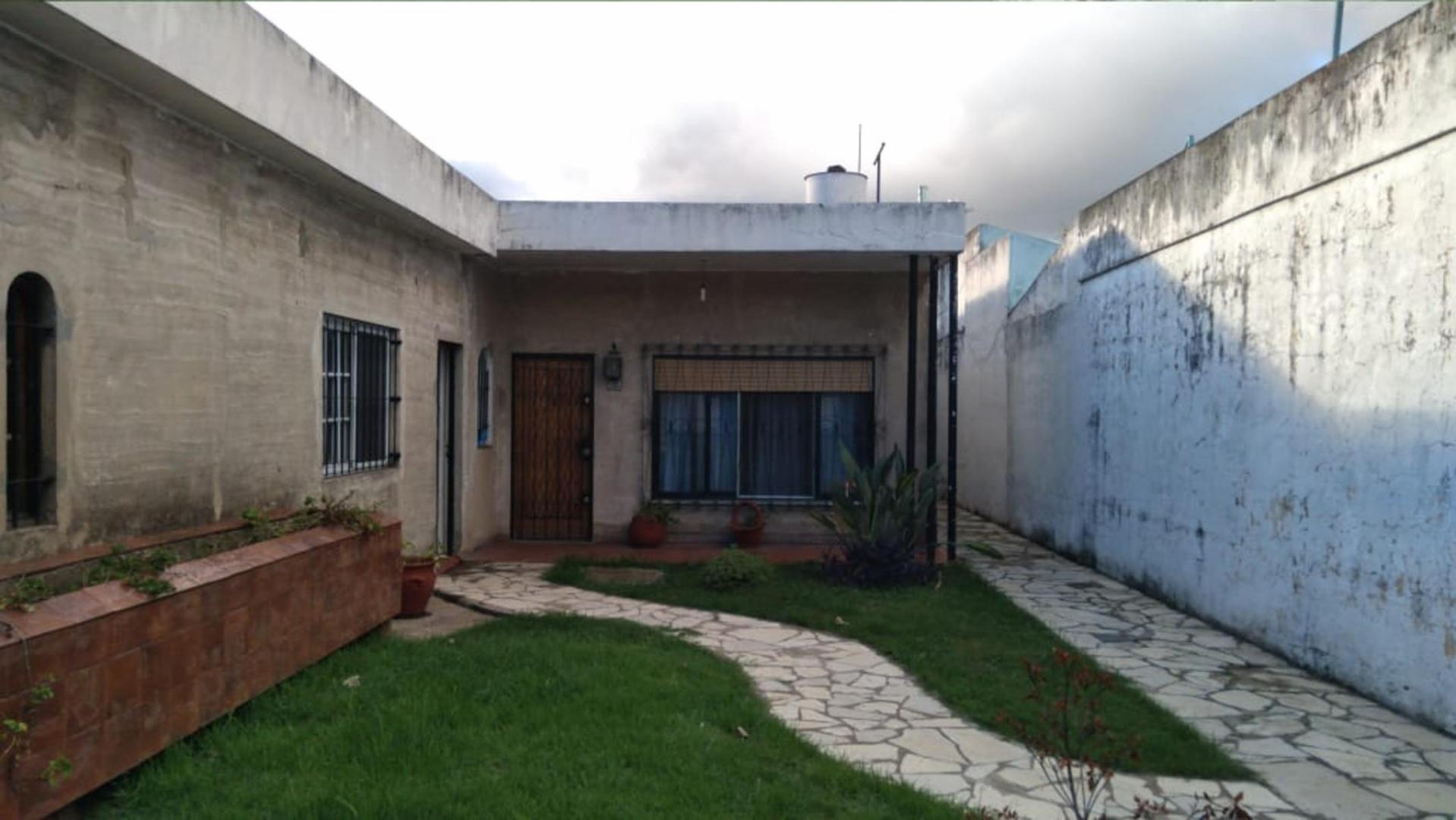 IMPERDIBLE CASA 4 AMB, GARAGE + FONDO C/ PARRILLA + TERRAZA