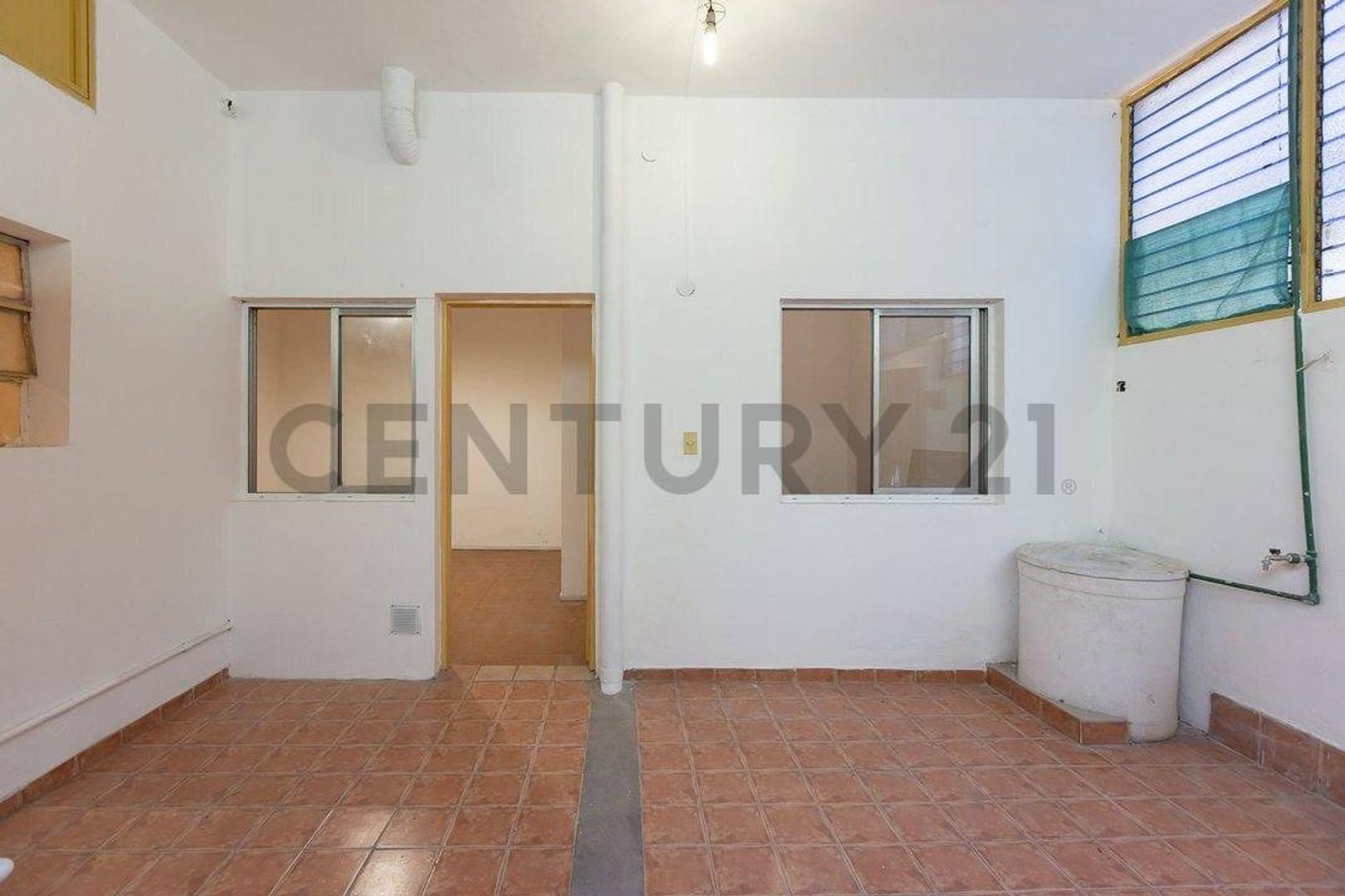 PH 2 AMBIENTES CON PATIO / ACEPTA PERMUTA