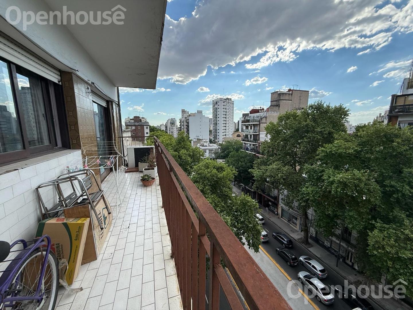 Departamento 4 Ambientes con Balcon al frente .