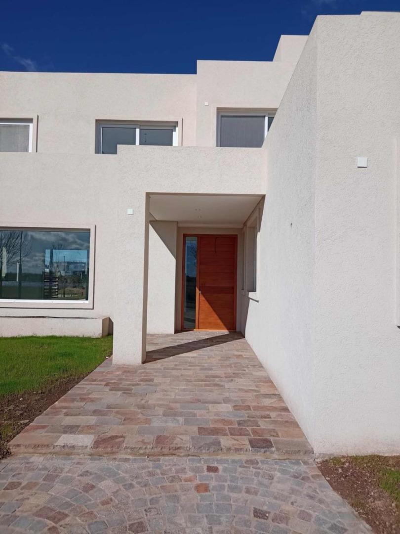 Casa en Alquiler de 3 dormitorios