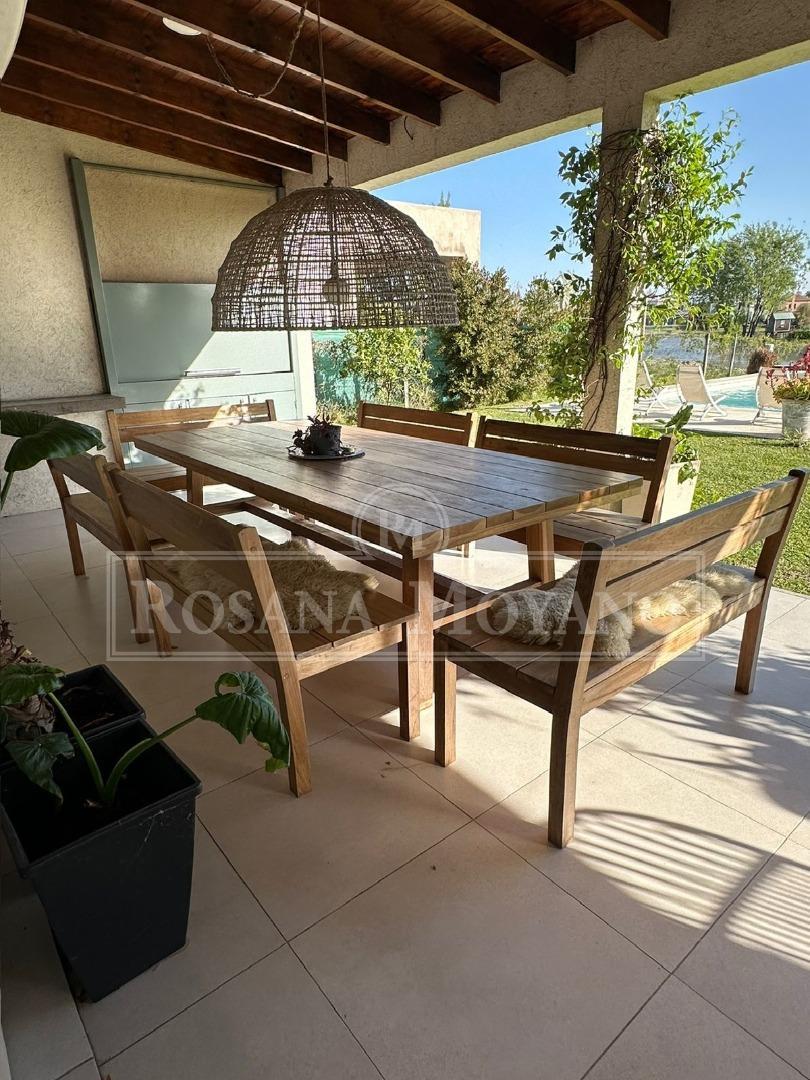 Casa 4 ambientes con 3 baños