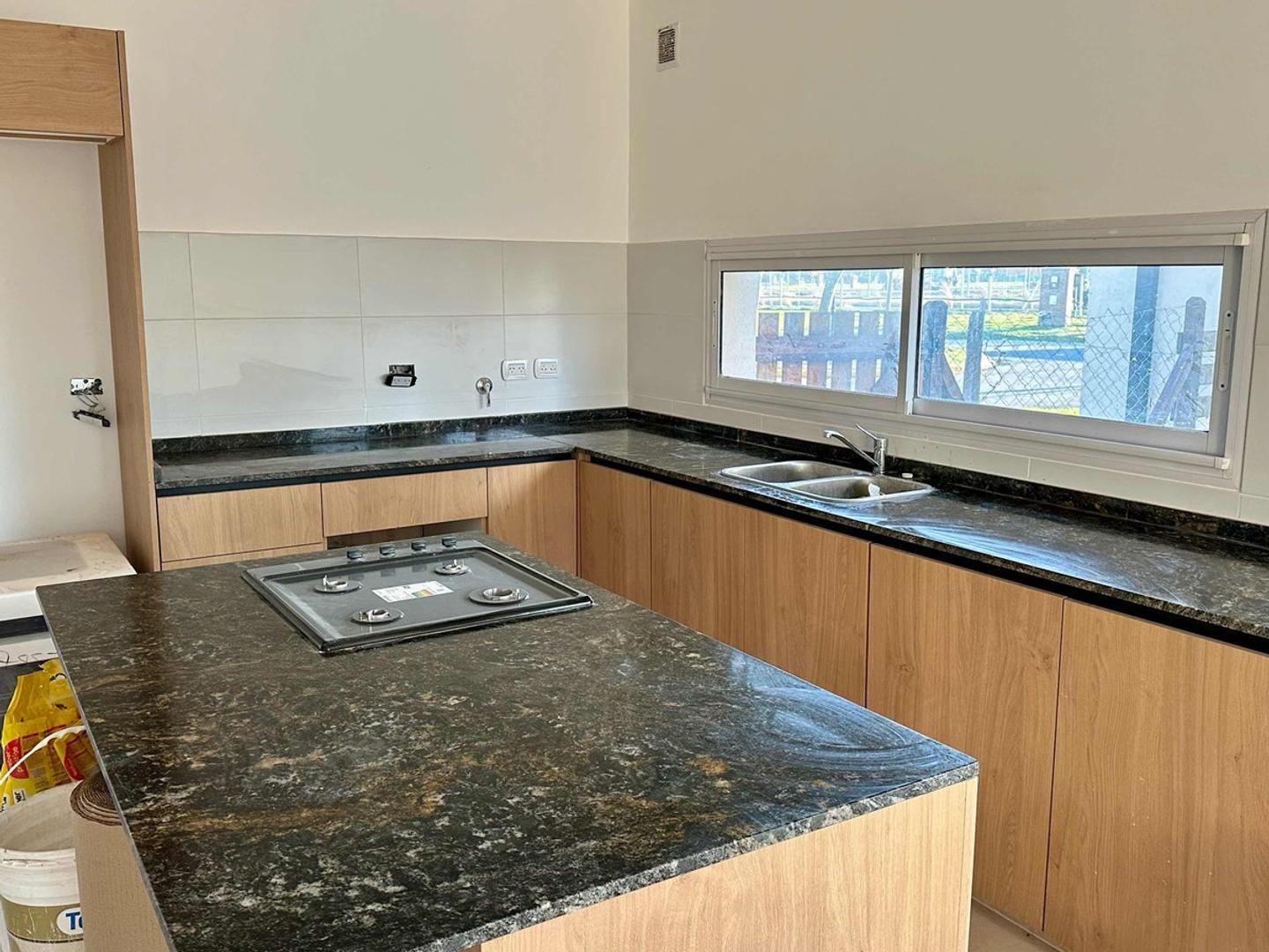 Casa 5 ambientes con 3 baños