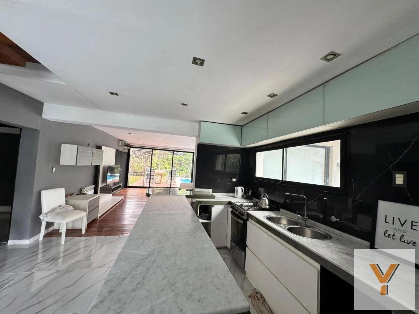 Casa 6 ambientes con 3 baños