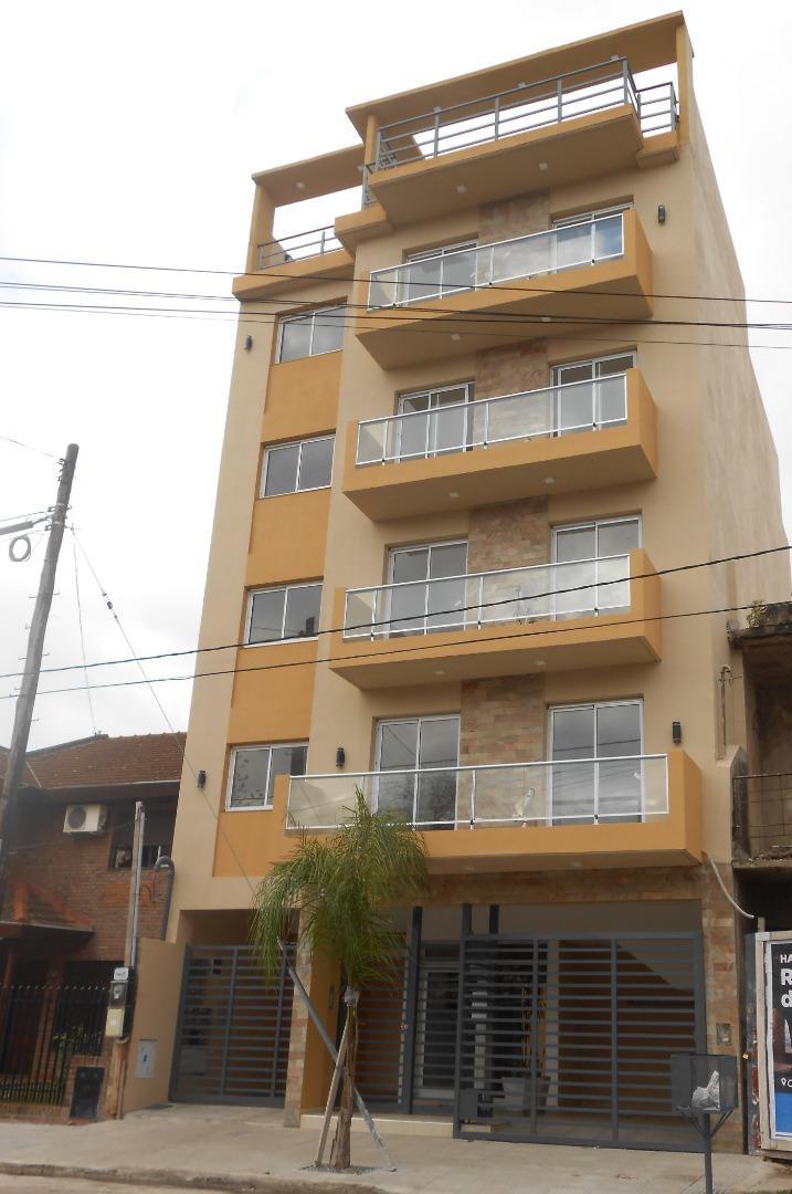 ALQUILER - Departamento 2 amb. con balcon y cochera
