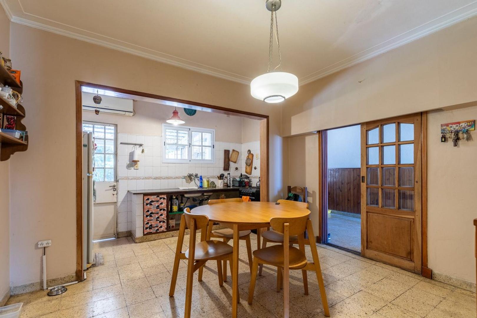 Casa 3 ambientes con 2 baños