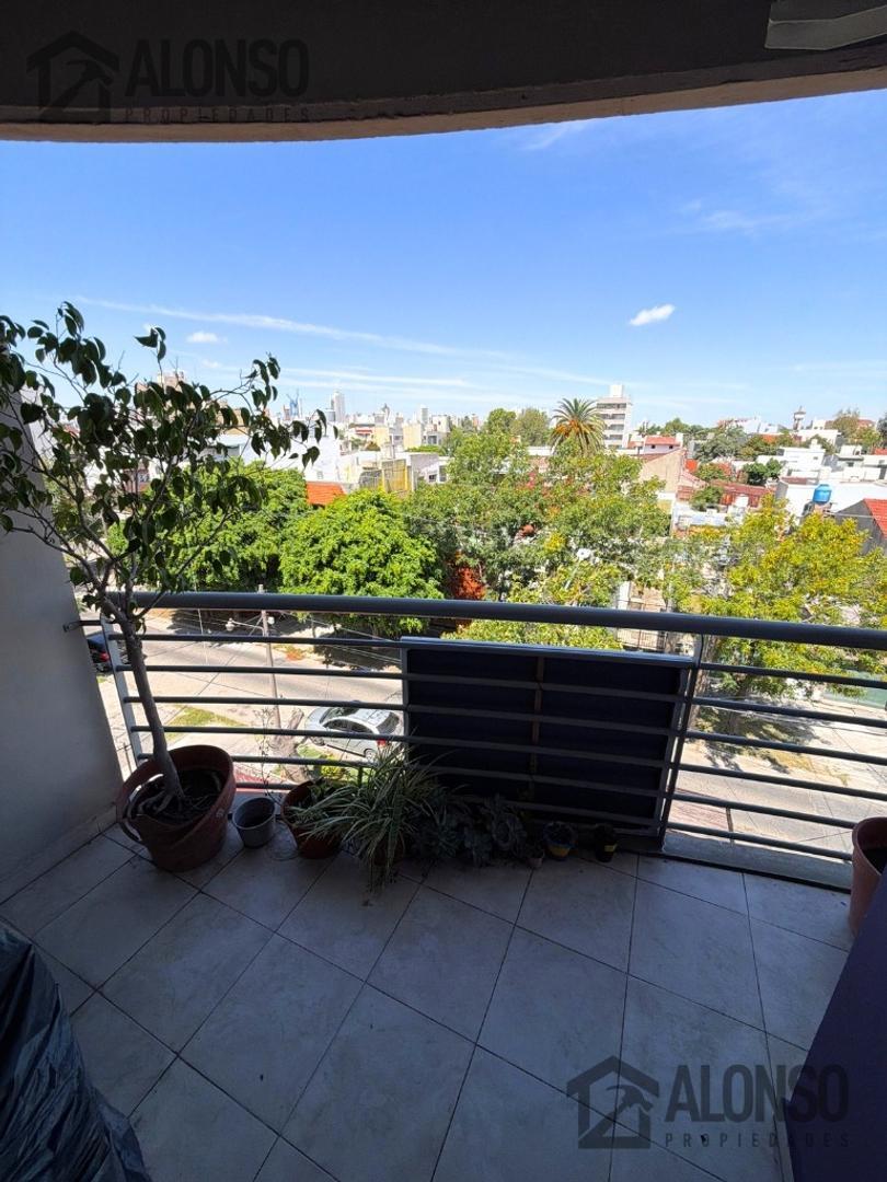 Departamento 2 ambientes al frente con balcón — Apto crédito