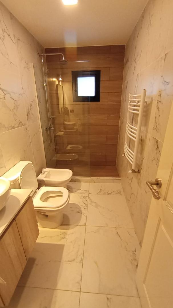 Departamento 4 ambientes con 3 baños