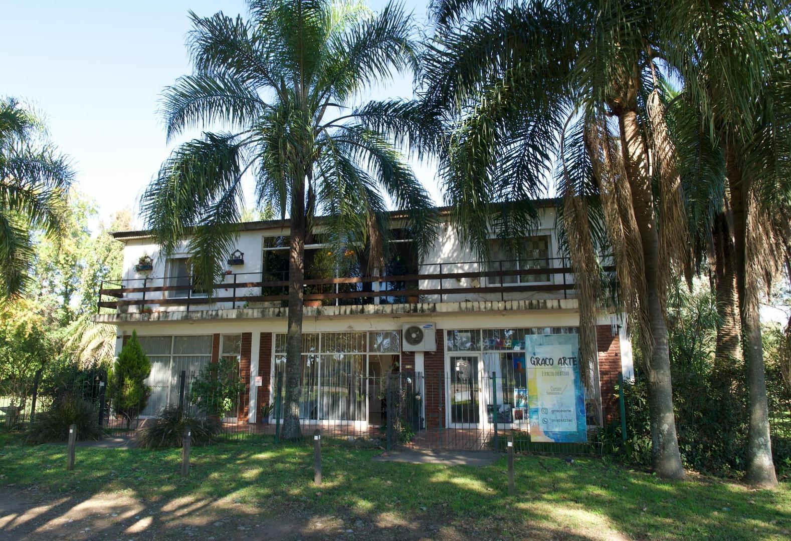 Casa y Parque amplios, centro de salud, geriatrico, oficinas