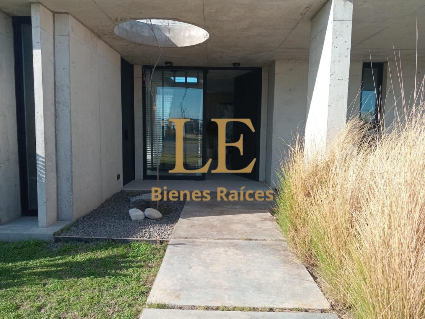 Casa 5 ambientes con 5 baños