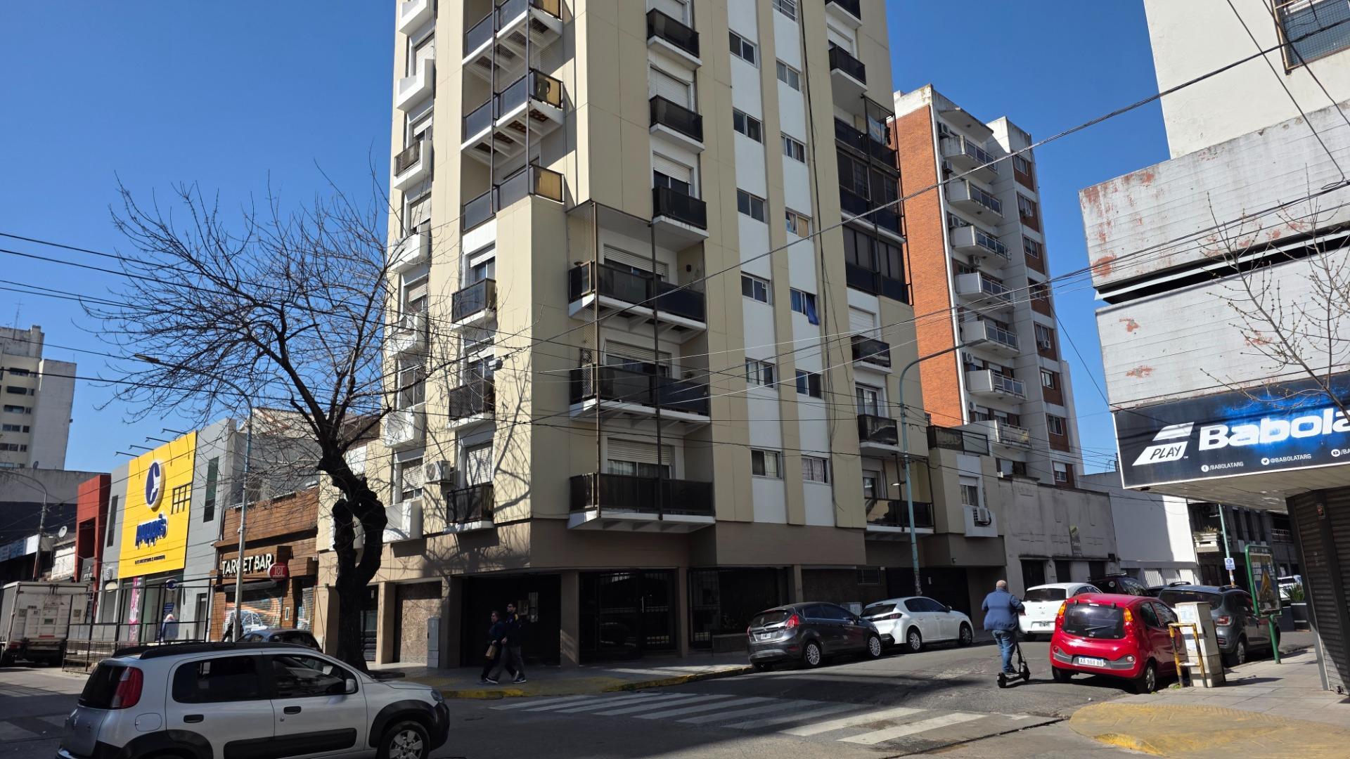 Venta Departamento 3 amb con patio en Quilmes Centro