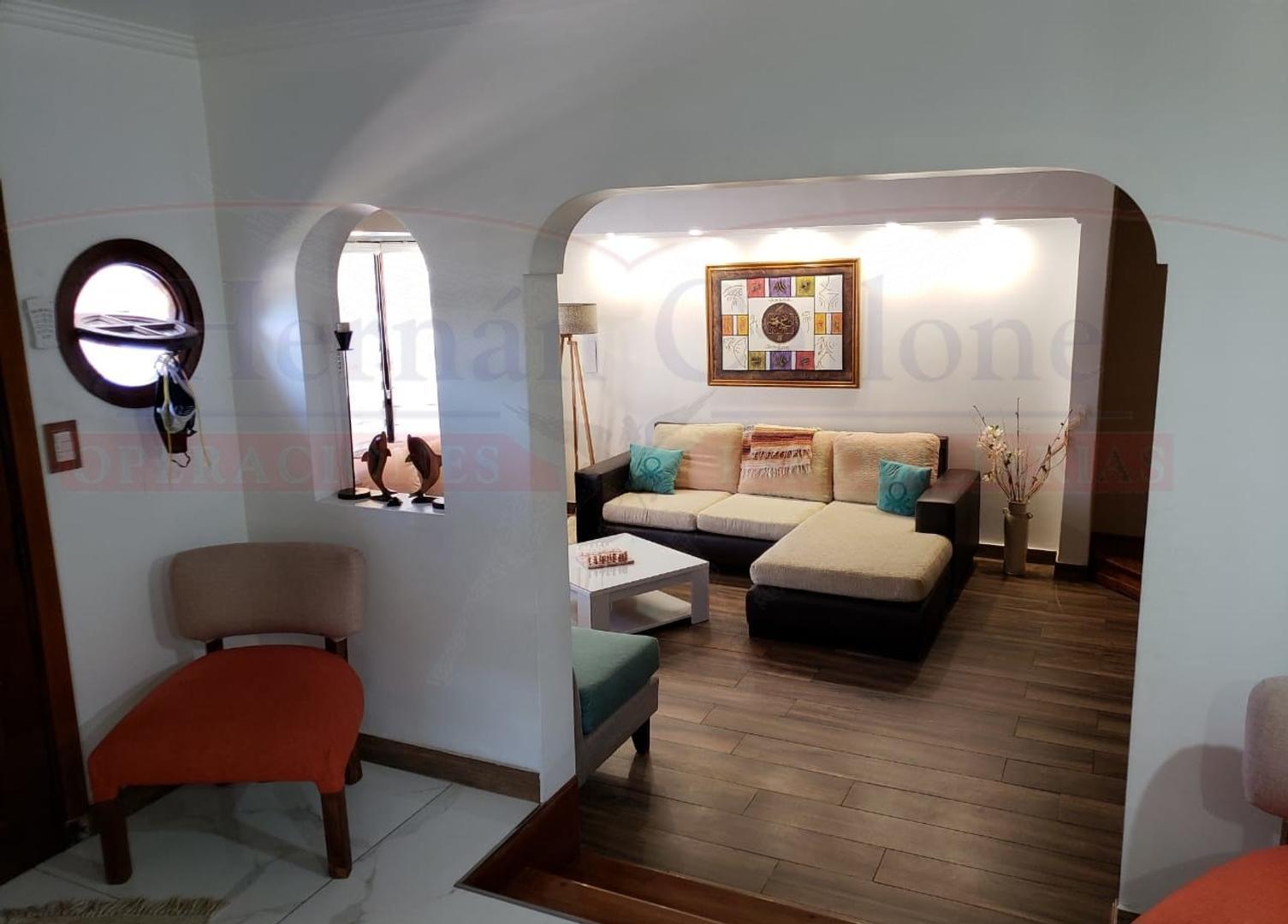 EXCELENTE CASA 5 AMBIENTES CON PISCINA, QUINCHO Y COCHERA