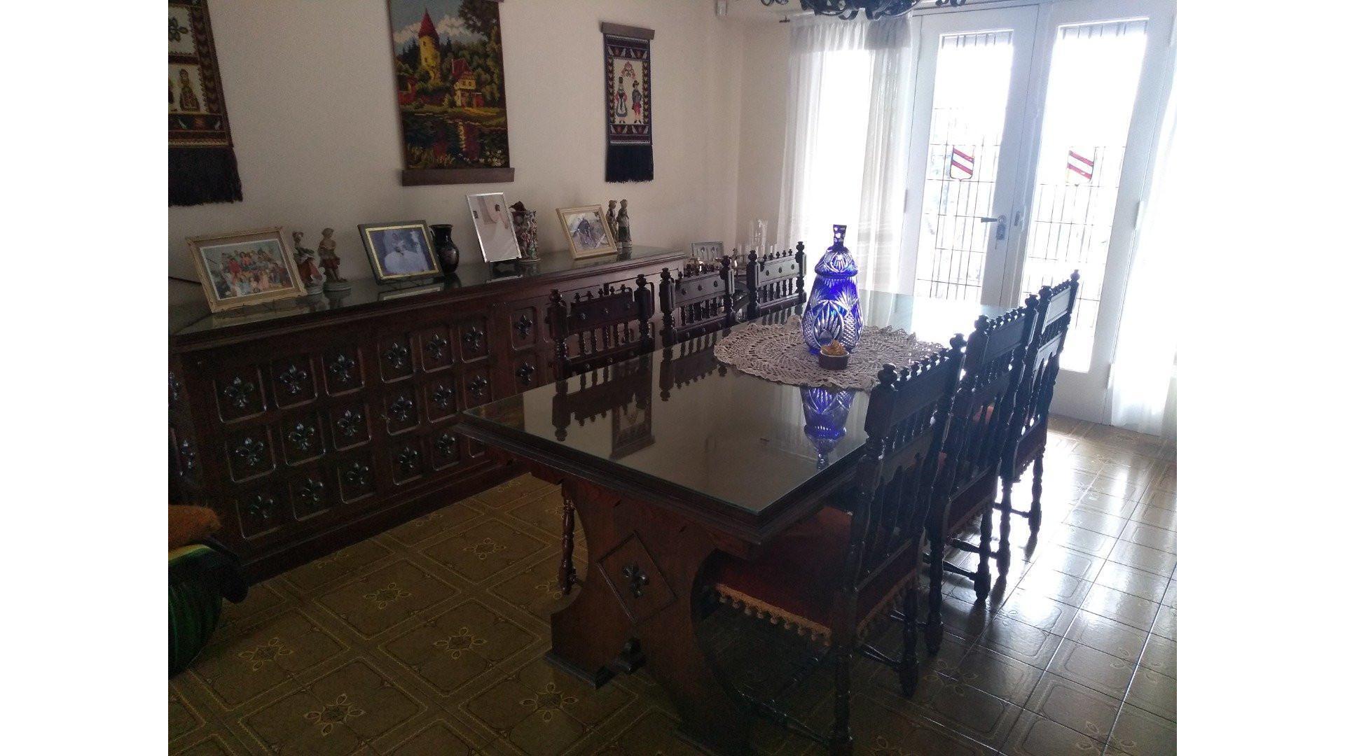 Casa 5 ambientes con 3 baños