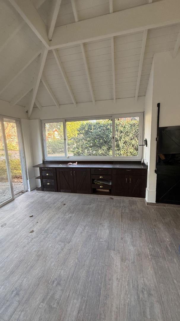 Casa en Alquiler con 3 cocheras