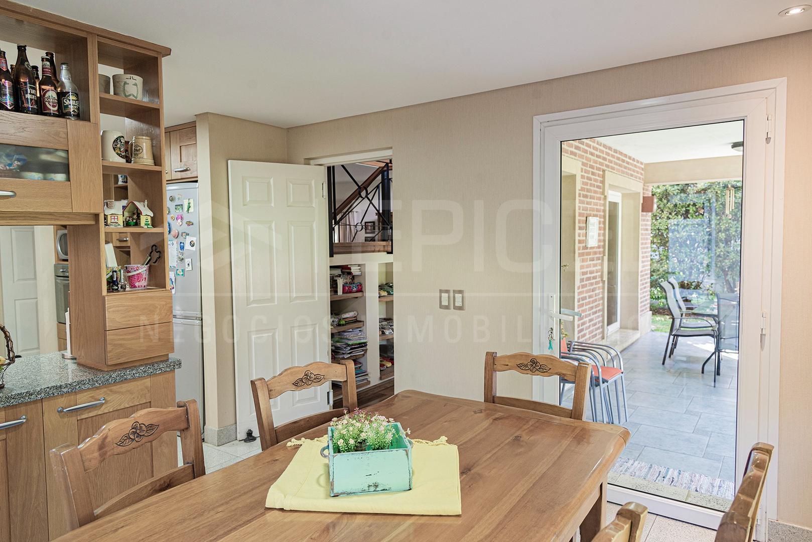 Excelente casa en venta - St. Thomas Sur-Canning