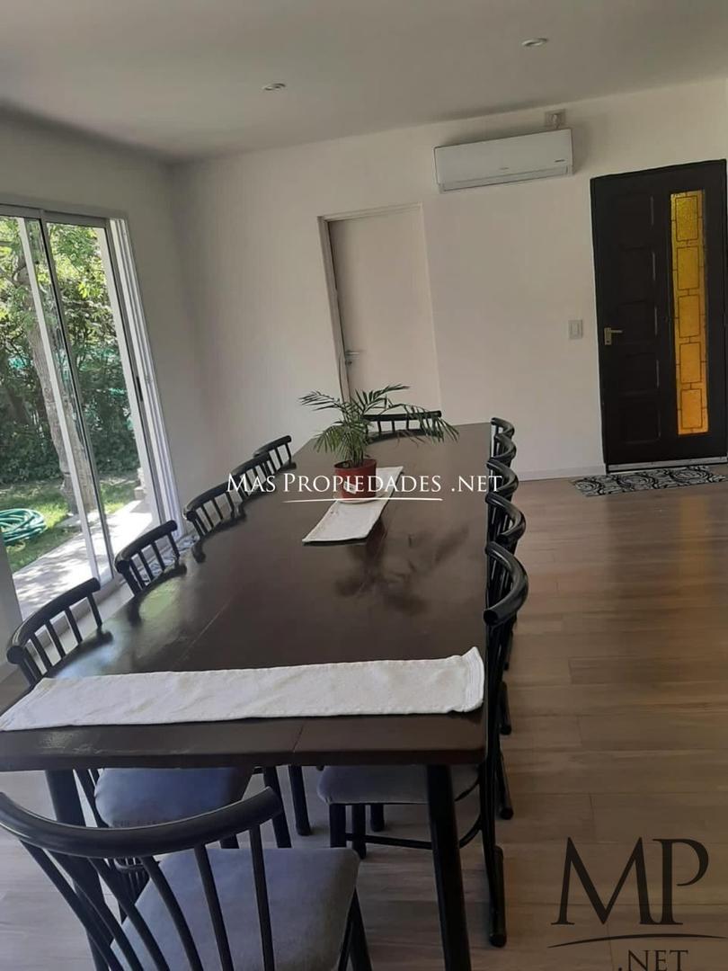 Casa en Alquiler con 2 cocheras